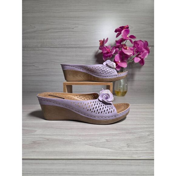 Good Choice Shoes - NWT Good Choice Lavender Floral Wedge Sandals - Size 9